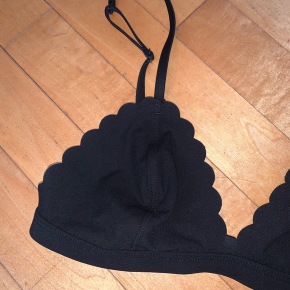 [S] VICTORIA’S SECRET bralette bundle - Picture 3 of 16